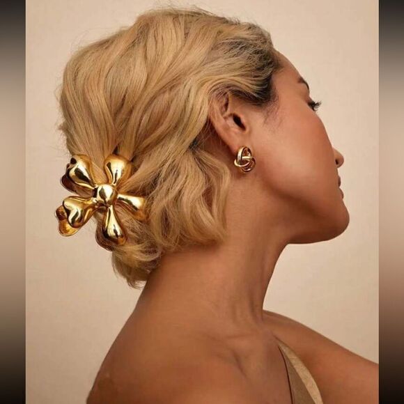 Anthropologie Accessories - Bohemian flower hair clip A936